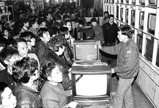 80年代的春节 被认为是最有年FB体育 FB体育平台味儿的 可惜再也回不去了(图4)