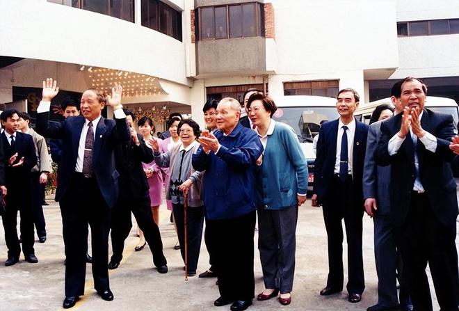 FB体育 FB体育平台1994年春节离开上海前对黄菊说：这是上海最后的机遇(图7)