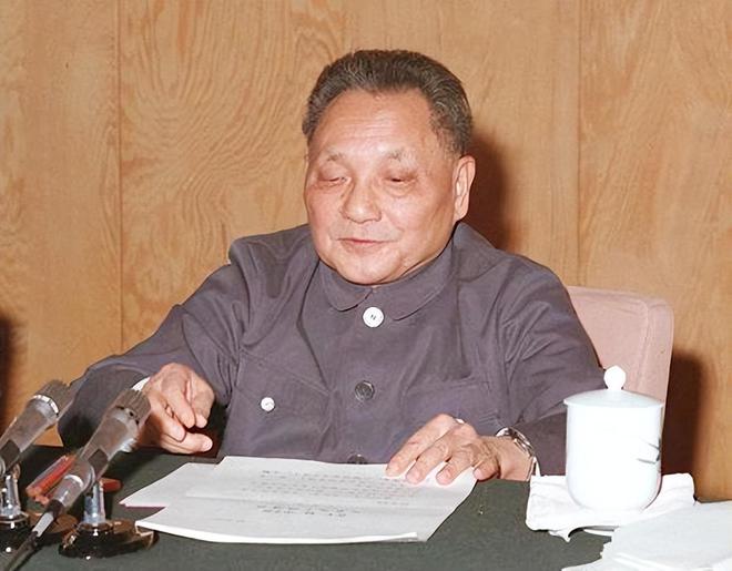 FB体育 FB体育平台1994年春节离开上海前对黄菊说：这是上海最后的机遇(图12)
