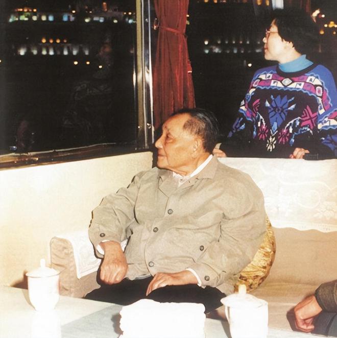 FB体育 FB体育平台1994年春节离开上海前对黄菊说：这是上海最后的机遇(图14)