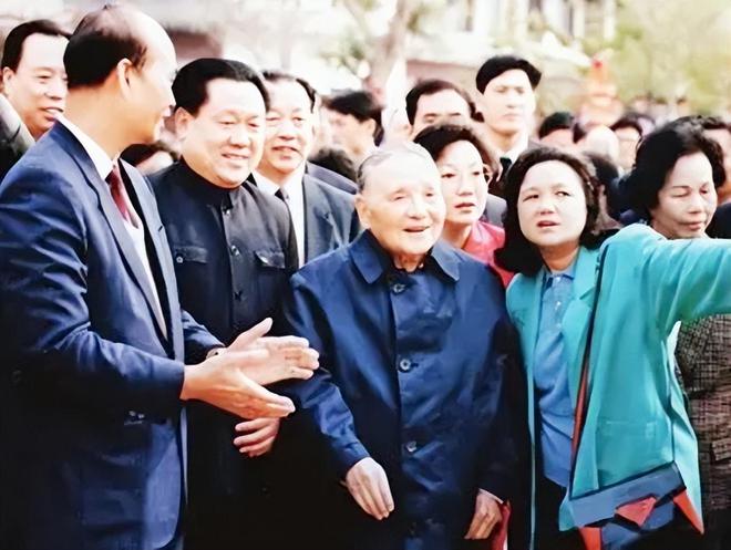 FB体育 FB体育平台1994年春节离开上海前对黄菊说：这是上海最后的机遇(图13)