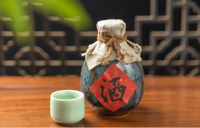 双十FB体育 FB体育平台一白酒囤货指南：这5款高性价比白酒别错过都是纯粮好酒(图1)