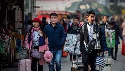FB体育 FB体育平台回老家过年5天花了3万半年工资没了这个春节我高兴不起来(图2)