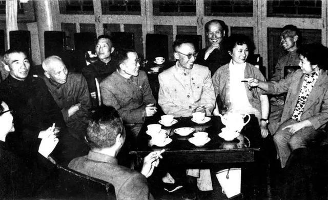 FB体育 FB体育平台1962年春节毛主席在家宴上说程潜和仇鳌“辣味最重最不安分”(图4)