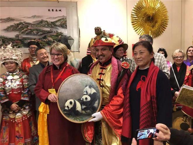 它是欧洲最神奇的小镇居民自称“中国人”春节连过近百年官方语言都是中文春节过得比咱们还热FB体育 FB体育平台闹。(图6)