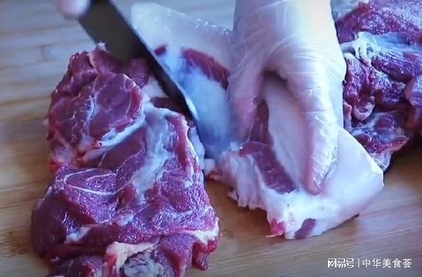 春节年味“三见客”之麻辣香肠的做法FB体育 FB体育平台(图2)
