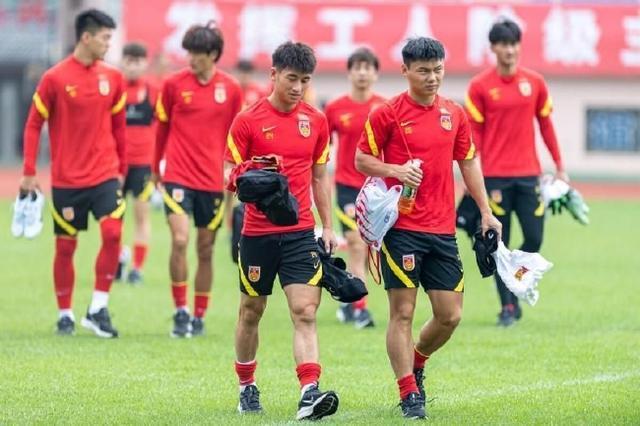 FB体育 FB体育平台李霄鹏目前仍是国足主帅国足最快春节前完成集结(图2)