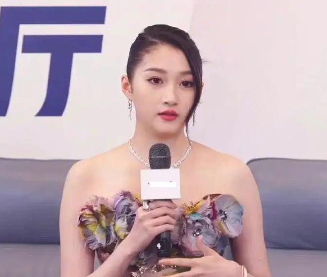FB体育 FB体育平台曝鹿晗关晓彤已登记结婚春节会对外官宣五年爱情长跑终成眷属(图8)