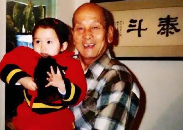 曝鹿晗关晓彤领证春节官宣：豪掷八千万北京筑爱巢送9位数彩FB体育 FB体育平台礼(图7)