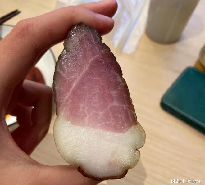 FB体育 FB体育平台泡药水、防腐剂、机器烘？网上廉价的“烟熏腊肉”你还想吃吗？(图2)