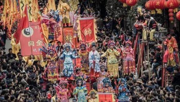 春节习俗“抬阁”抬的是福气也是希FB体育 FB体育平台望你的家乡有这个习俗吗？(图1)