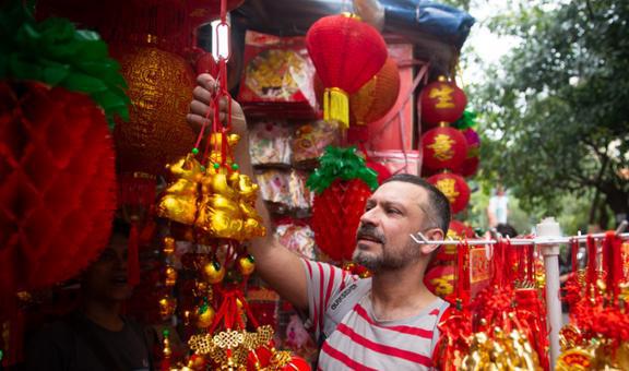 中国春节四FB体育 FB体育平台处开花印尼华人坚持过春节当地民族什么态度？(图1)