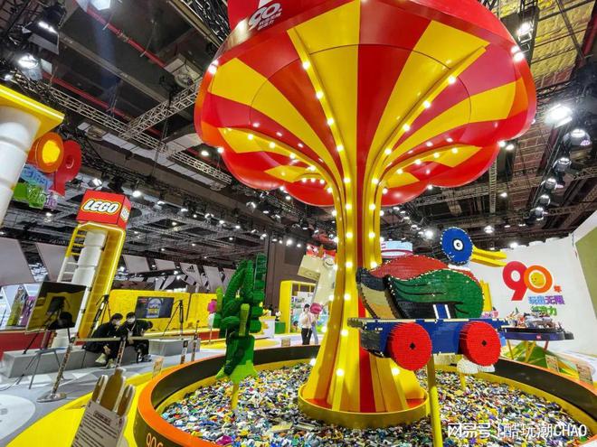 FB体育 FB体育平台新悟空小侠和春节套装发布！2022年第五届进博会乐高发布会现场(图2)