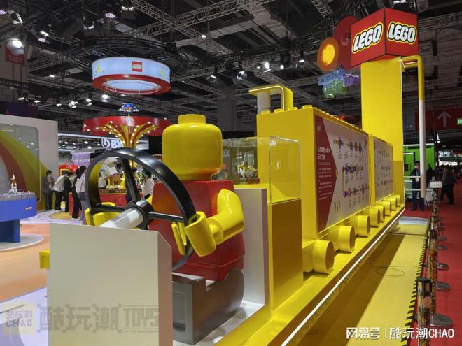 FB体育 FB体育平台新悟空小侠和春节套装发布！2022年第五届进博会乐高发布会现场(图5)