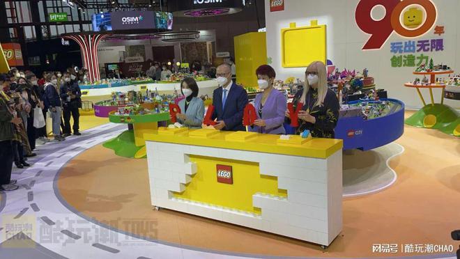 FB体育 FB体育平台新悟空小侠和春节套装发布！2022年第五届进博会乐高发布会现场(图11)
