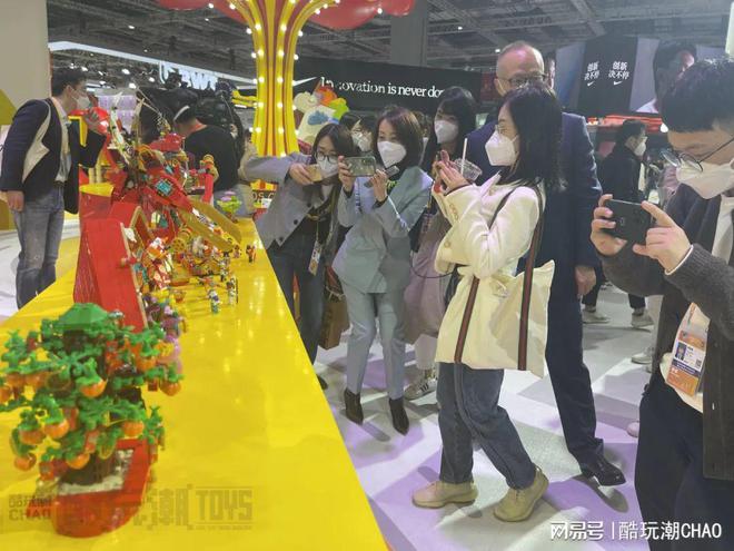 FB体育 FB体育平台新悟空小侠和春节套装发布！2022年第五届进博会乐高发布会现场(图17)