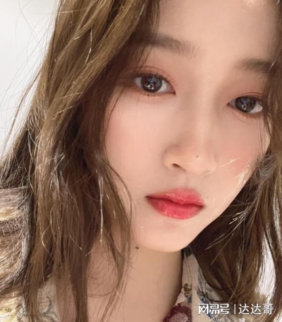 FB体育 FB体育平台关晓彤鹿晗遭传已领证结婚 交往6年准备春节期间正式官宣(图1)