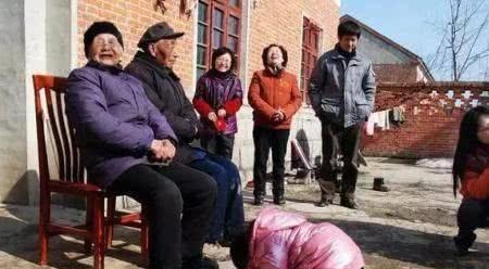 老祖宗留下的春节忌讳9个字给FB体育 FB体育平台钱都不能说句句在理(图2)