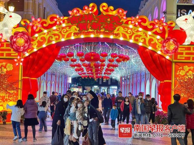 FB体育 FB体育平台境外过春节：不一样的风景一样的年味(图3)
