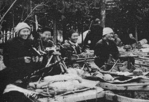 FB体育 FB体育平台1948年春节86万斤猪肉被送到淮海前线个师投诚(图5)